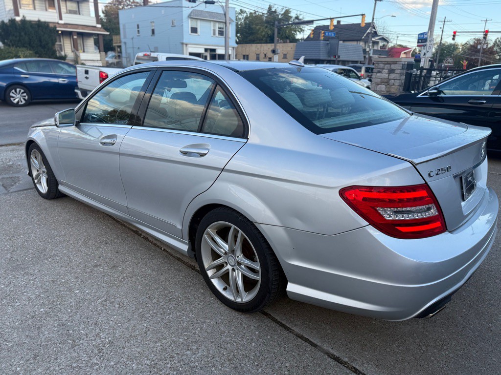 2013 Mercedes-Benz C-Class Image 3
