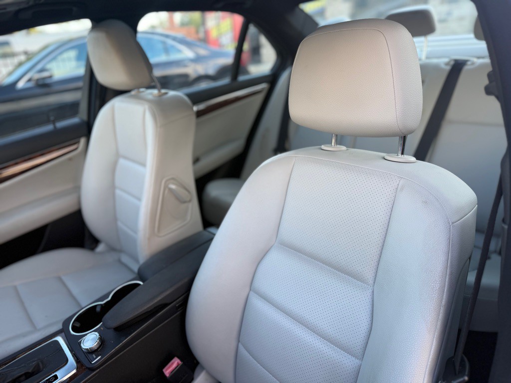 2013 Mercedes-Benz C-Class Image 9