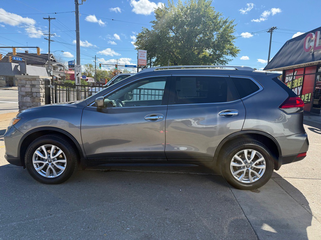 2017 Nissan Rogue Image 2