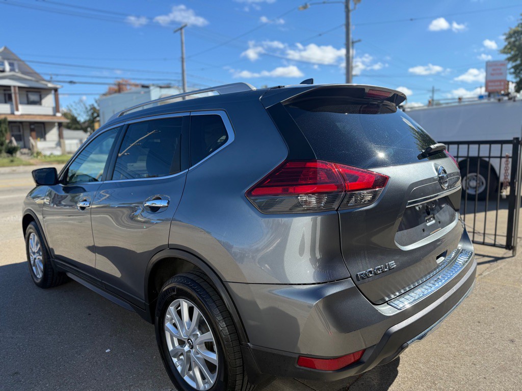 2017 Nissan Rogue Image 3