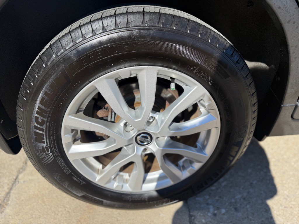 2017 Nissan Rogue Image 9