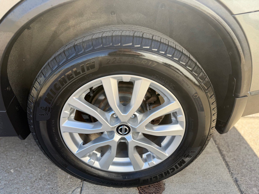 2017 Nissan Rogue Image 11