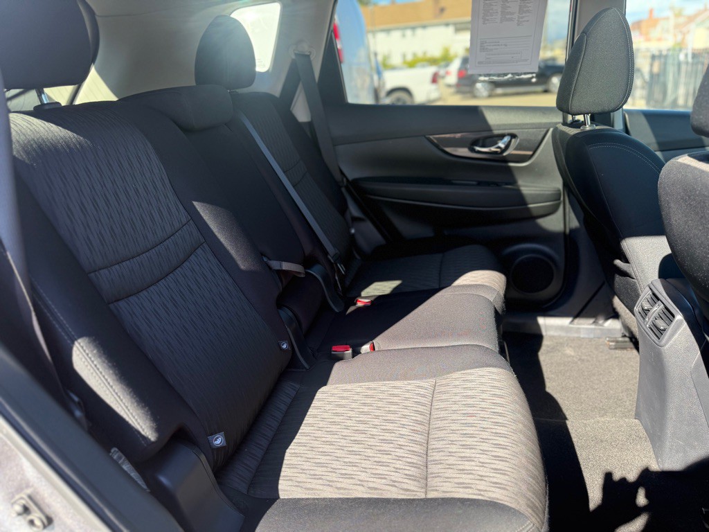2017 Nissan Rogue Image 16