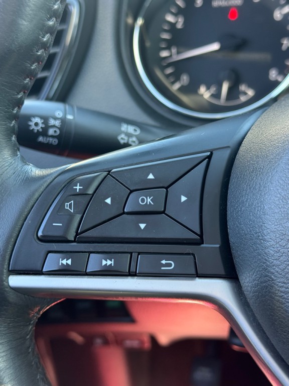 2017 Nissan Rogue Image 18