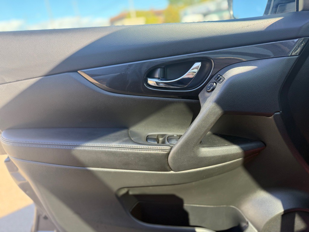 2017 Nissan Rogue Image 22