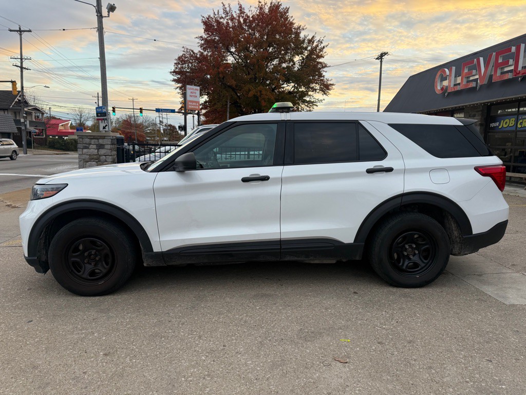 2020 Ford Explorer Image 2