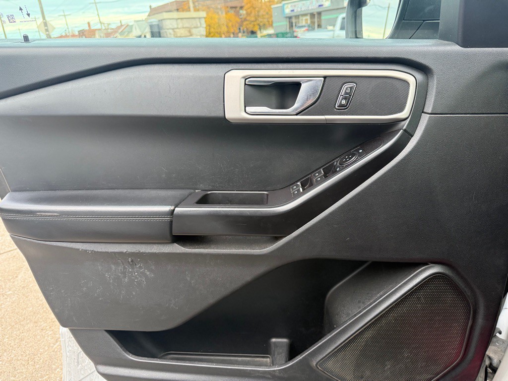 2020 Ford Explorer Image 9