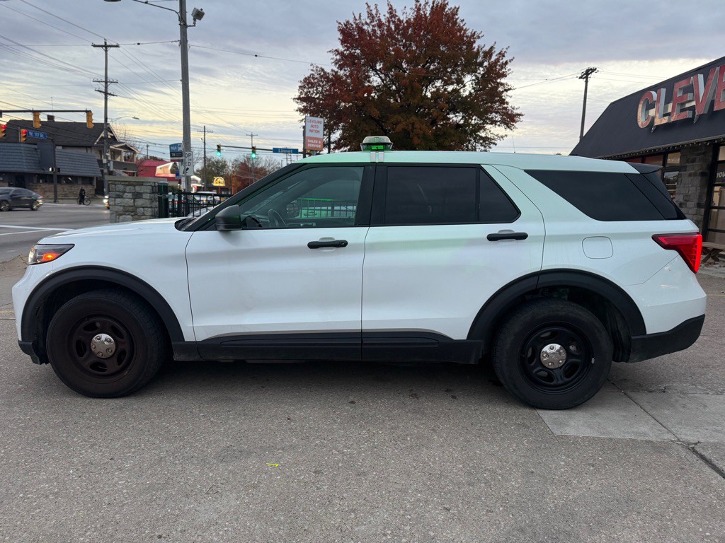 2020 Ford Explorer Image 2