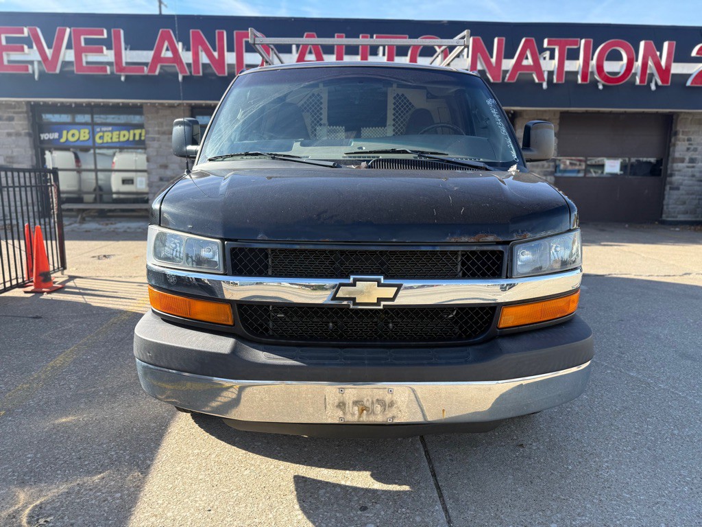 2016 Chevrolet Express Image 2