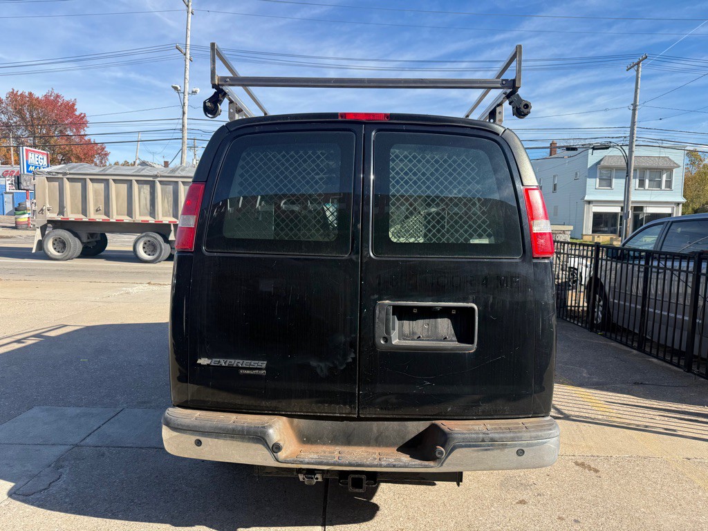 2016 Chevrolet Express Image 3