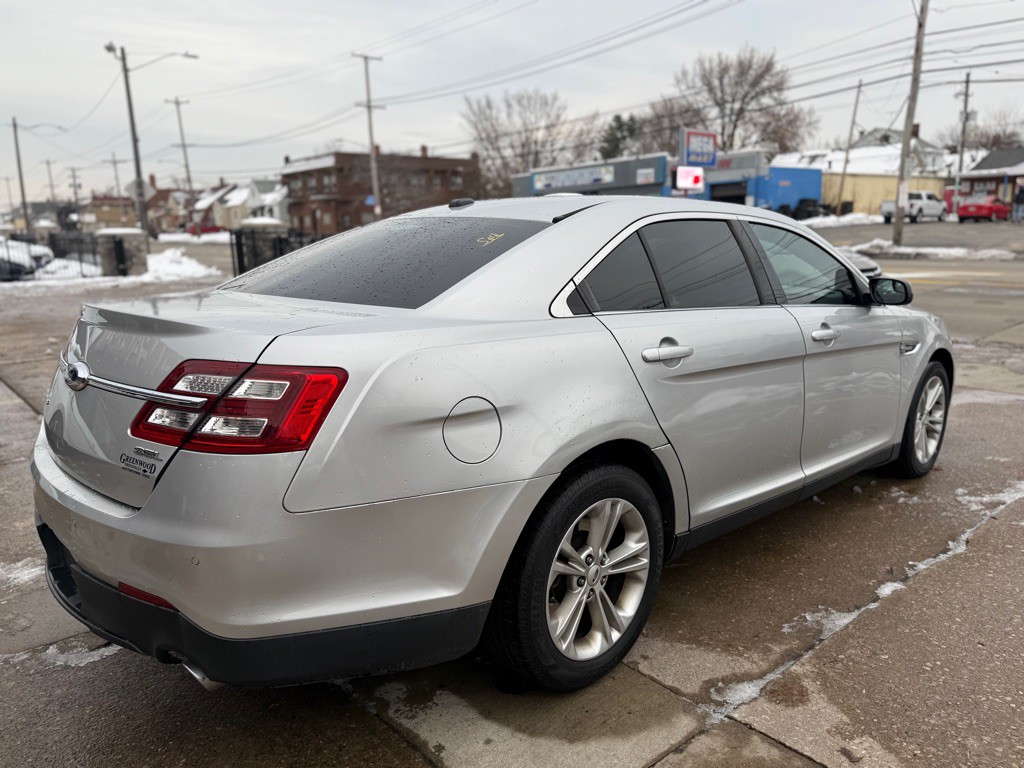 2014 Ford Taurus Image 5