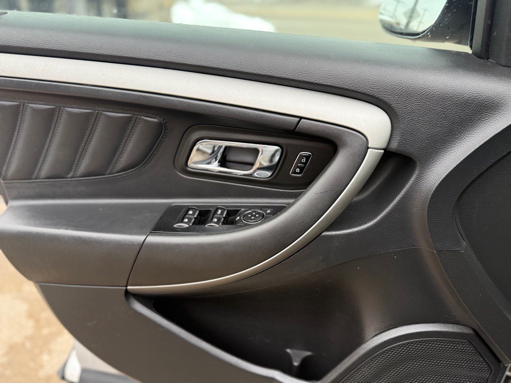 2014 Ford Taurus Image 19