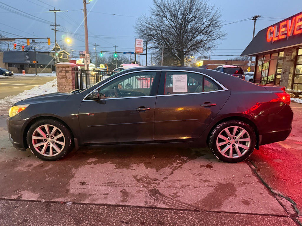 2015 Chevrolet Malibu Image 2