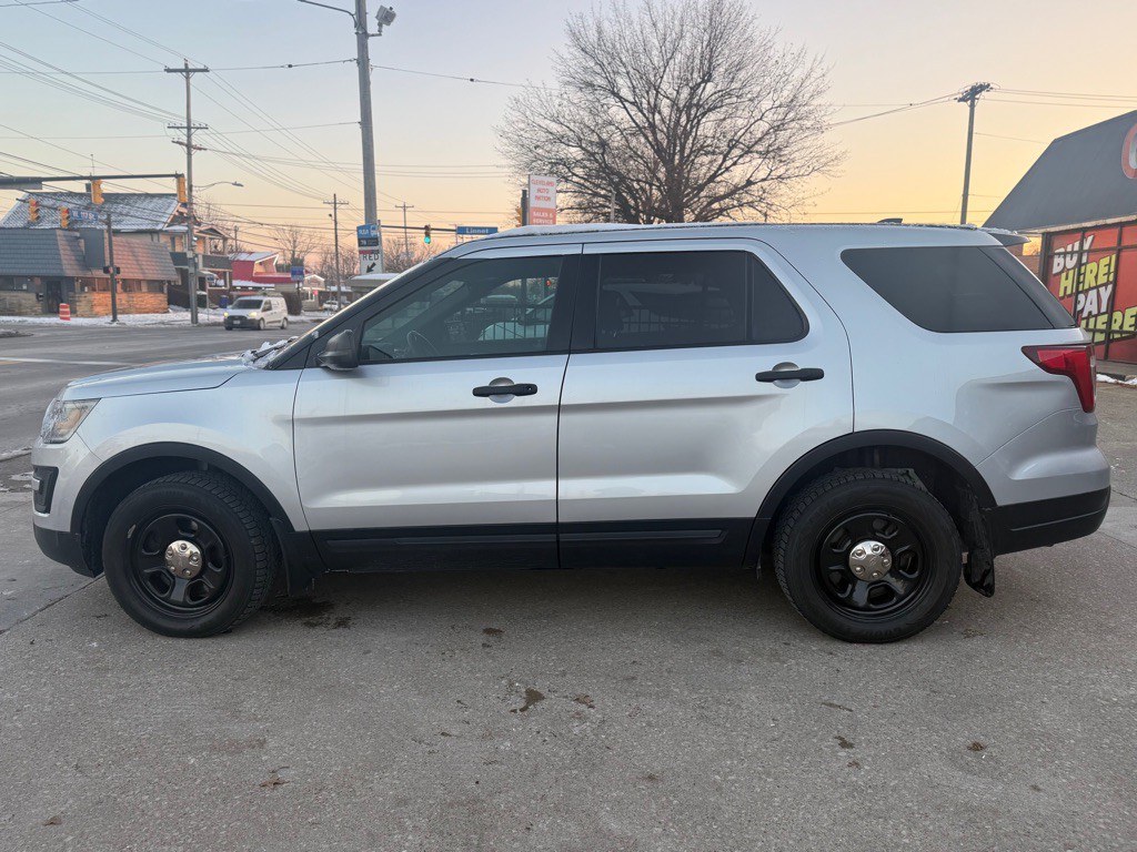 2017 Ford Explorer Image 2