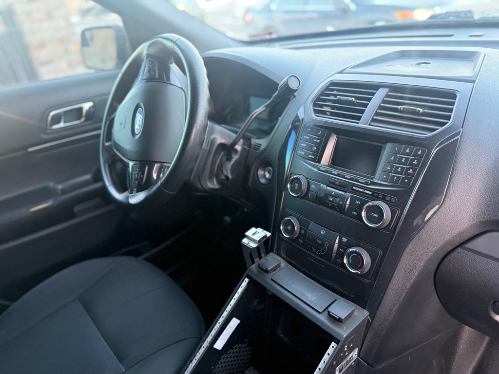 2017 Ford Explorer Image 12