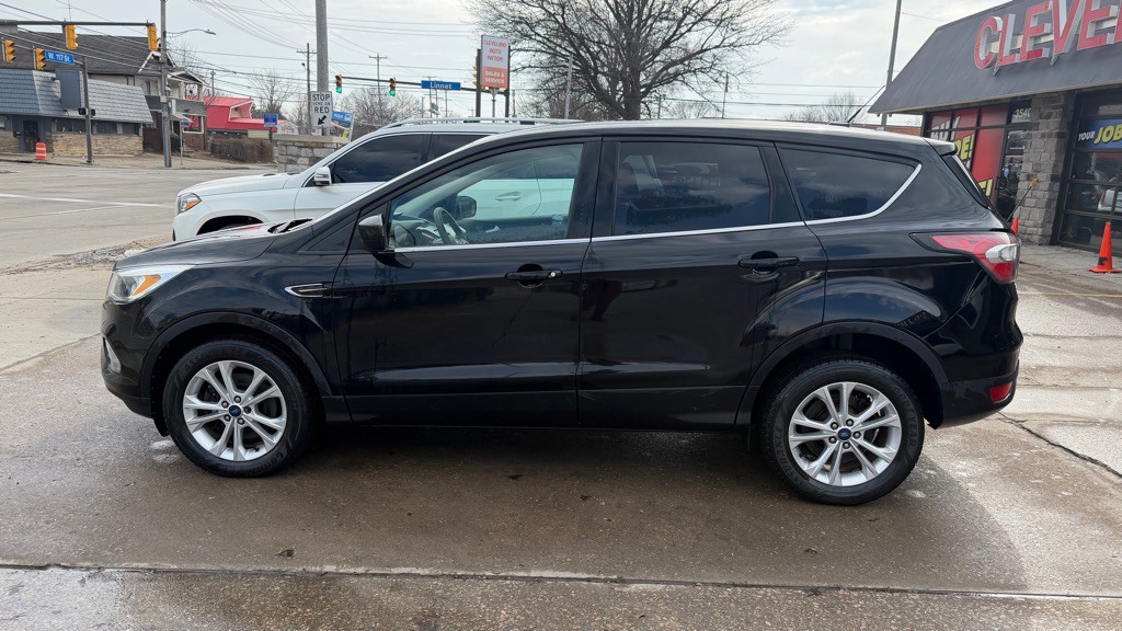 2017 Ford Escape Image 2