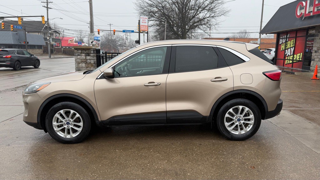 2020 Ford Escape Image 2