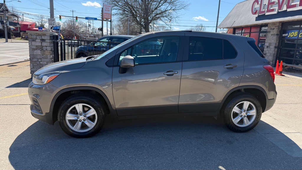 2022 Chevrolet Trax Image 2