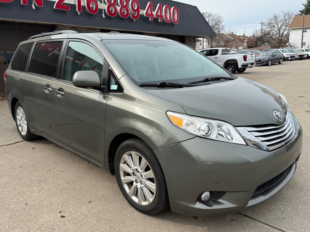 2011 Toyota Sienna Image 7
