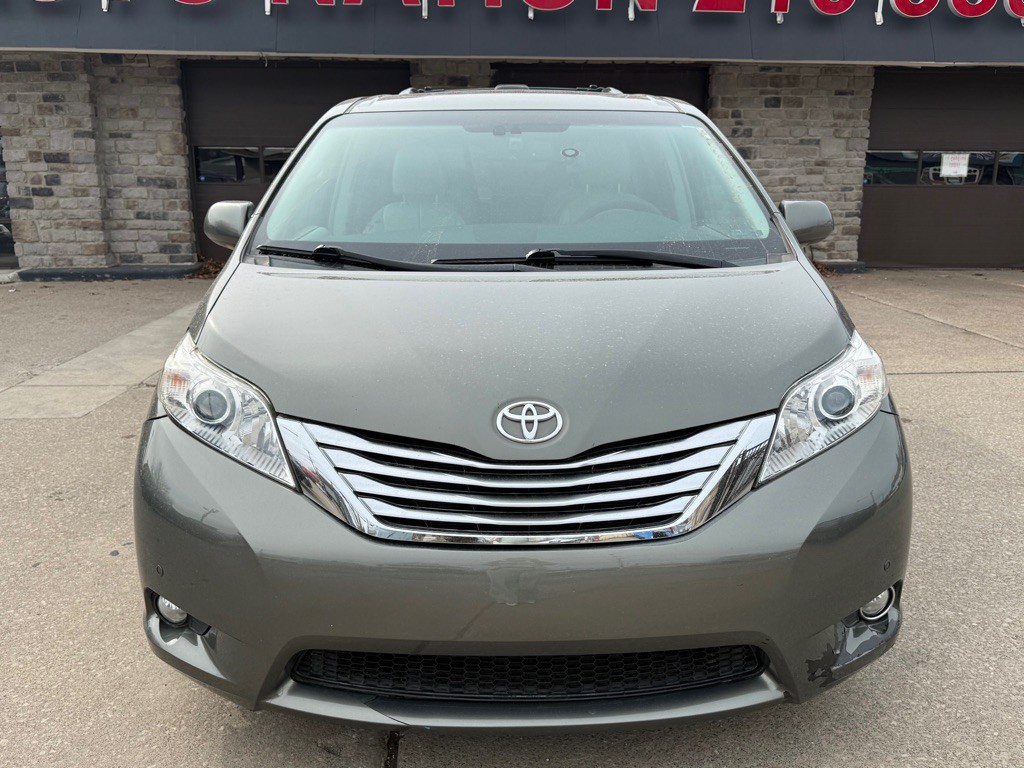 2011 Toyota Sienna Image 9