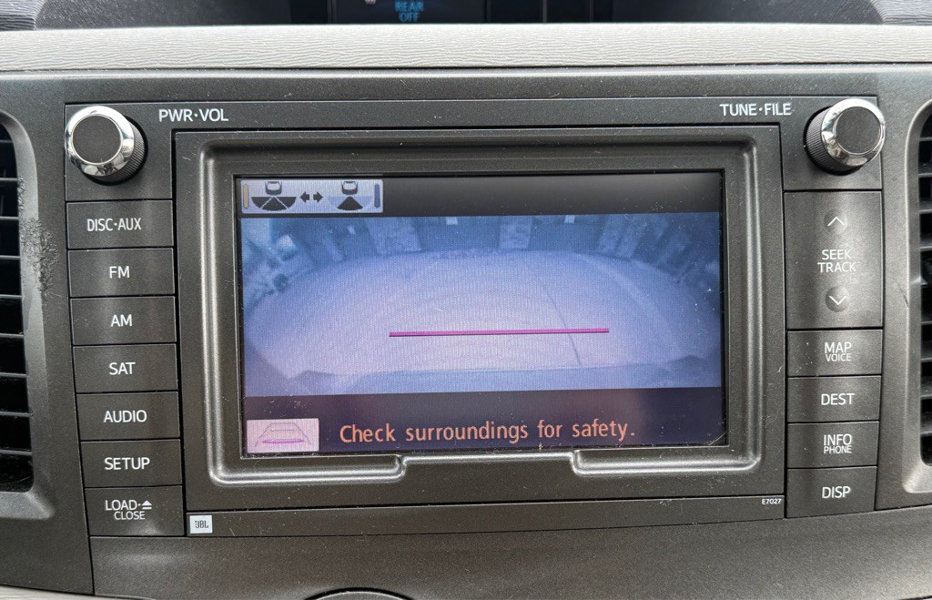 2011 Toyota Sienna Image 19