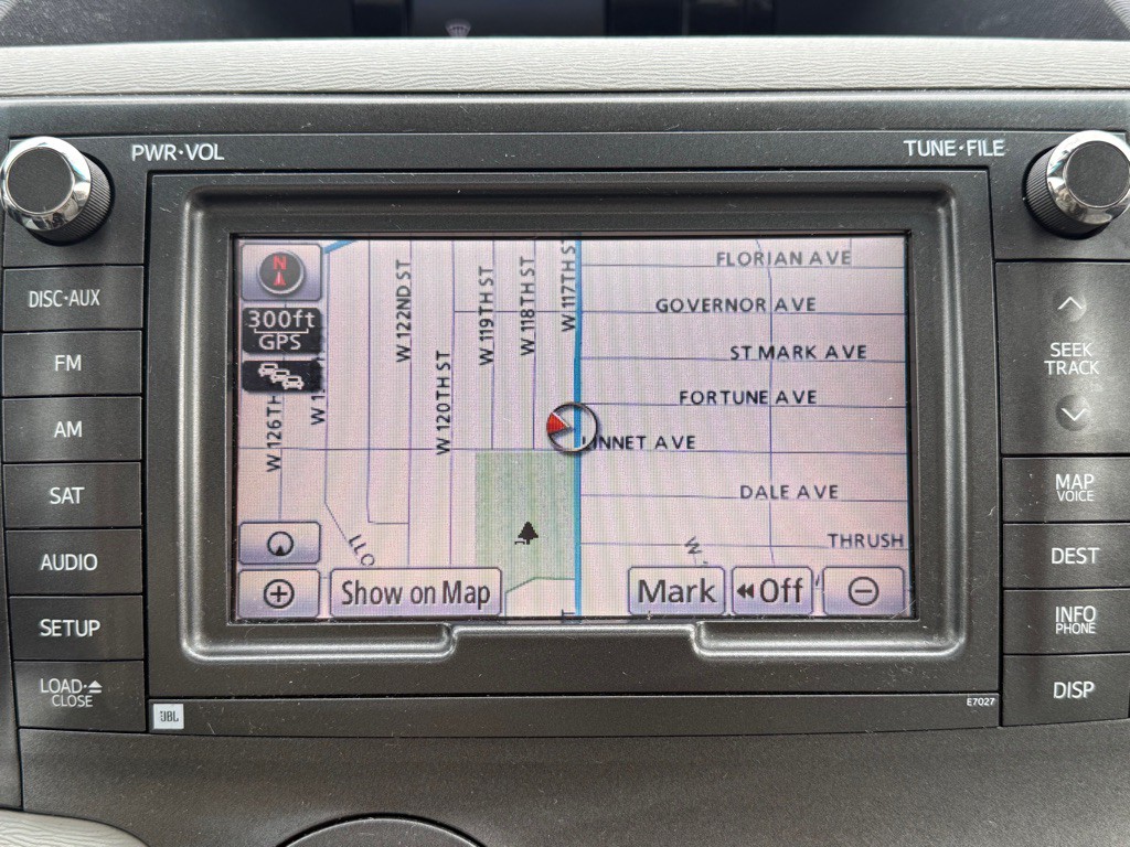 2011 Toyota Sienna Image 20