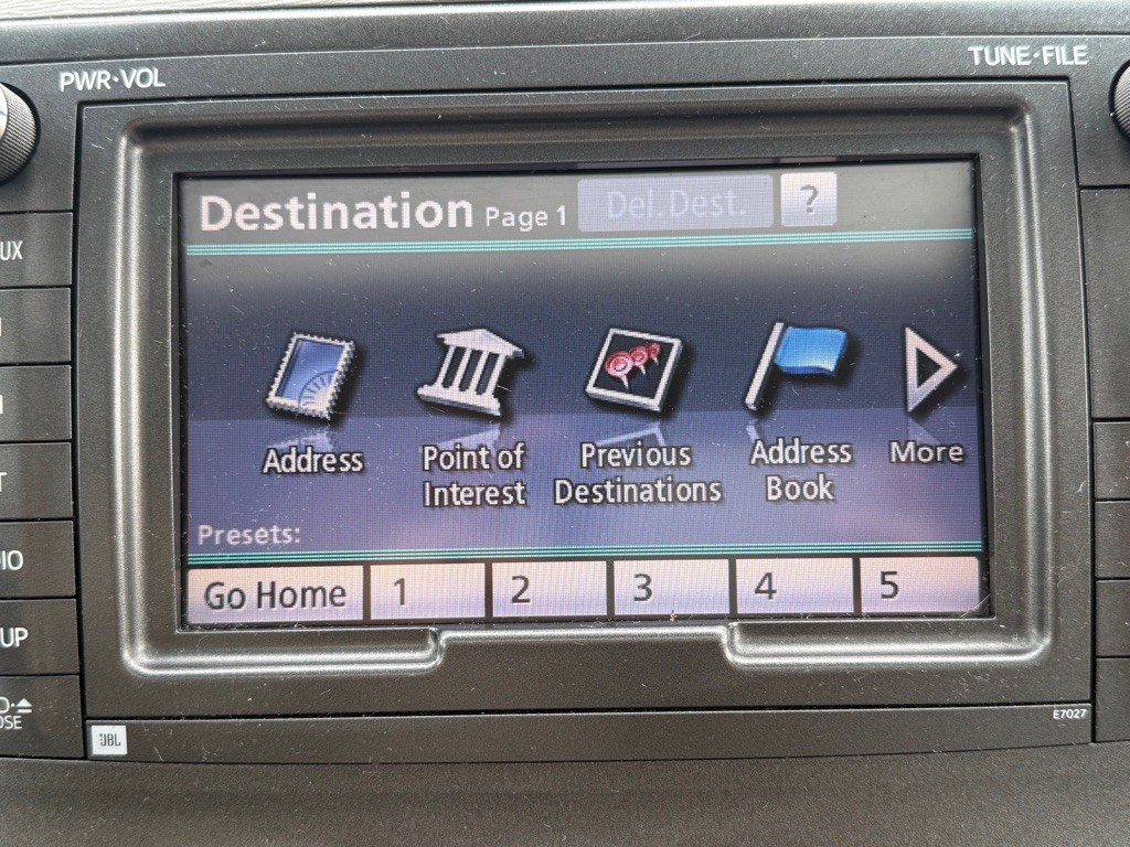 2011 Toyota Sienna Image 21