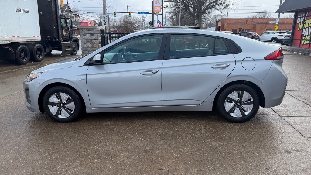 2020 Hyundai Ioniq Image 2