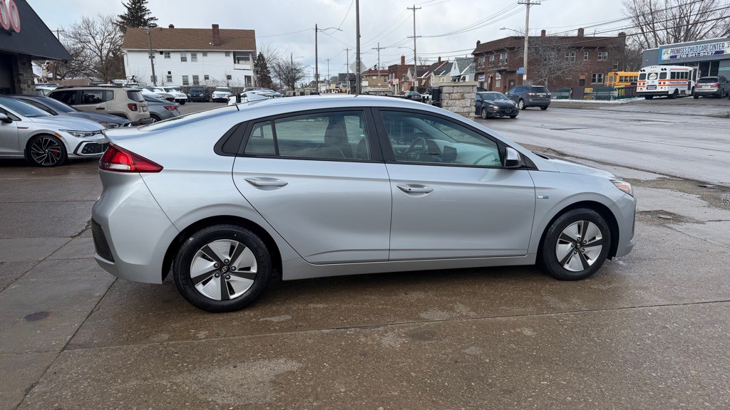 2020 Hyundai Ioniq Image 6