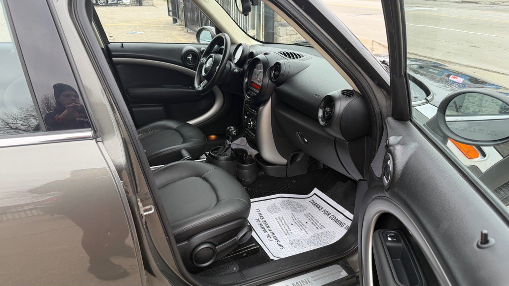 2014 MINI Cooper Image 11