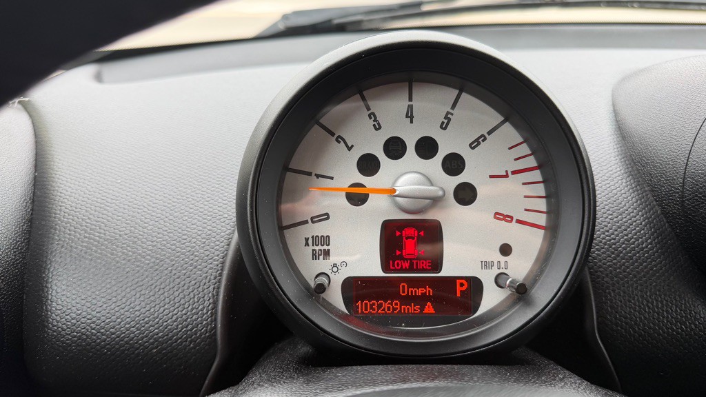 2014 MINI Cooper Image 17