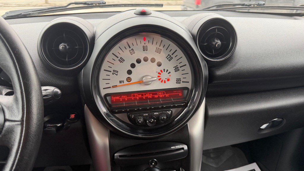 2014 MINI Cooper Image 18