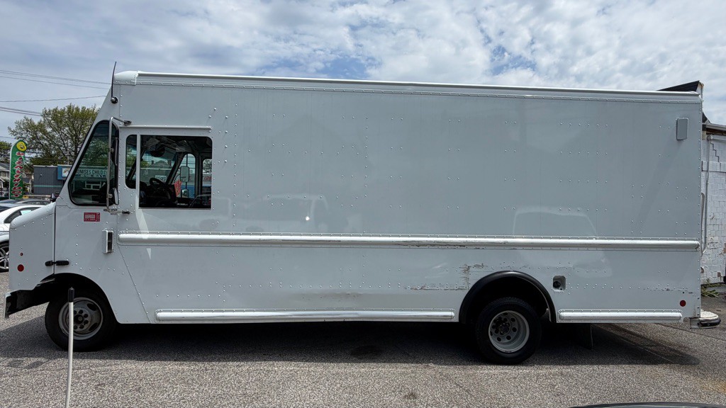 2022 Ford Econoline Image 2