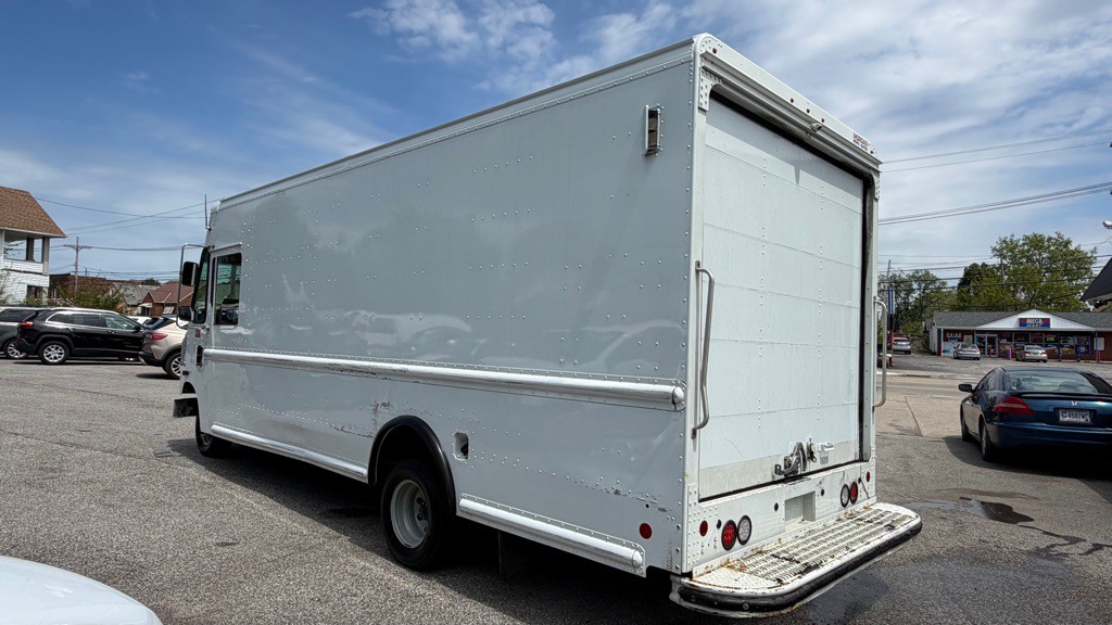 2022 Ford Econoline Image 3