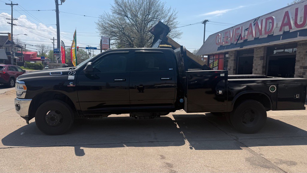 2019 RAM 3500 Image 2