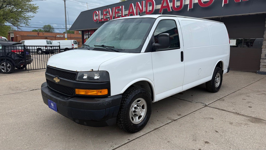 2018 Chevrolet Express Image 1
