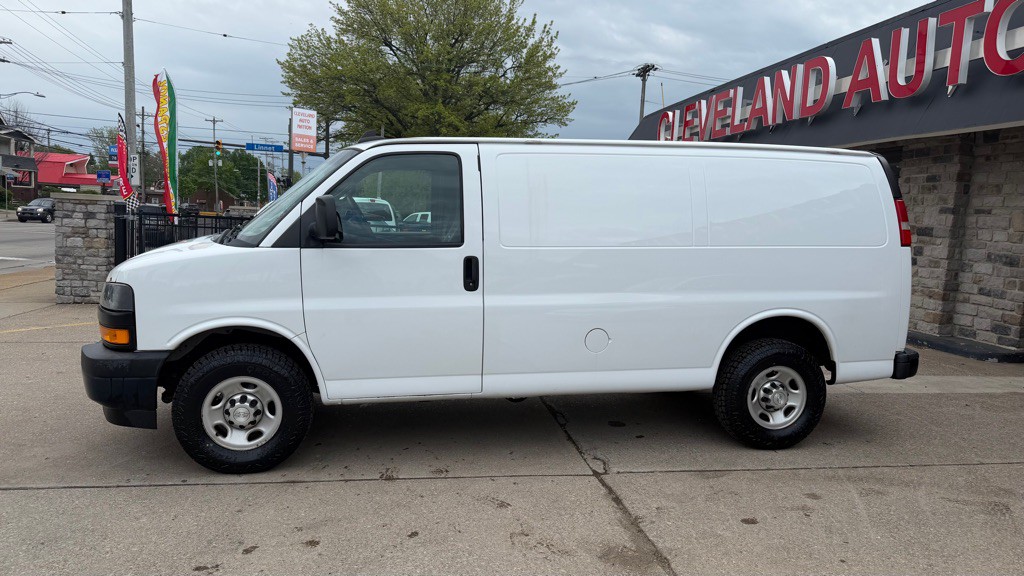 2018 Chevrolet Express Image 2