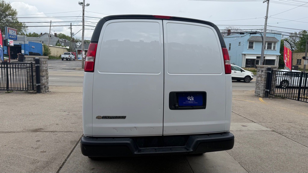 2018 Chevrolet Express Image 4