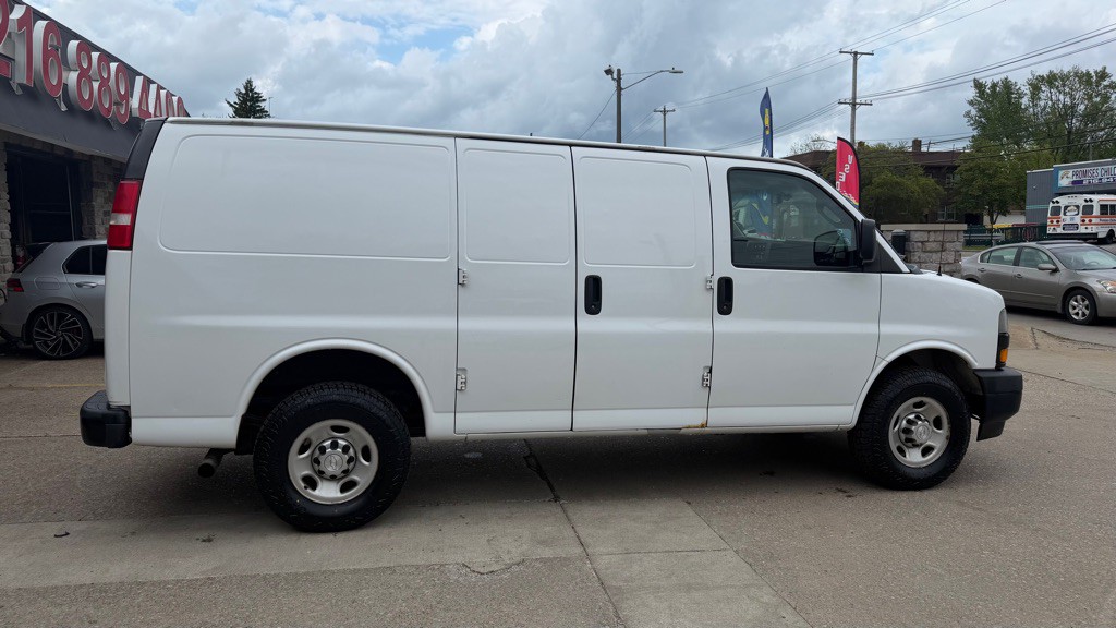 2018 Chevrolet Express Image 6