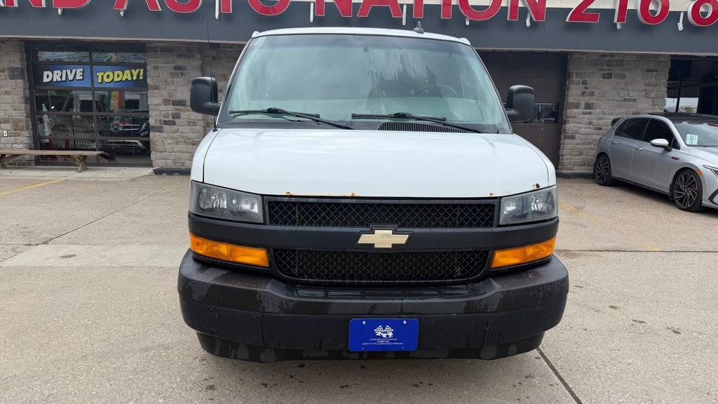 2018 Chevrolet Express Image 8