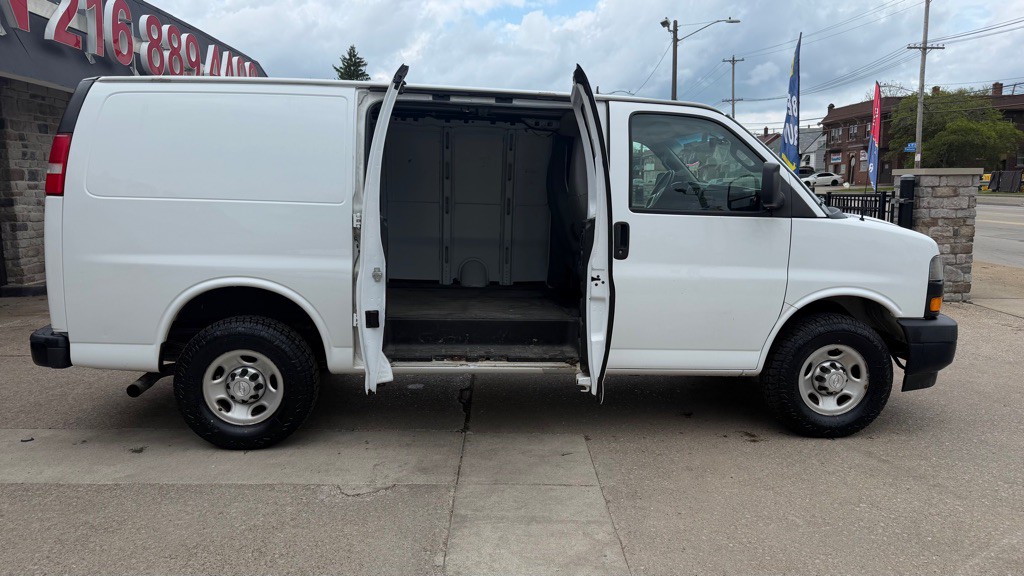 2018 Chevrolet Express Image 9
