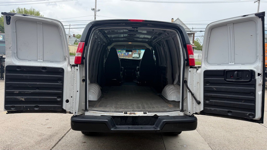 2018 Chevrolet Express Image 10