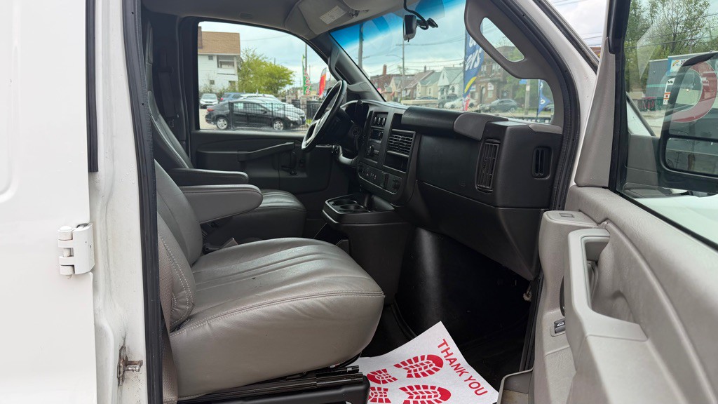 2018 Chevrolet Express Image 11
