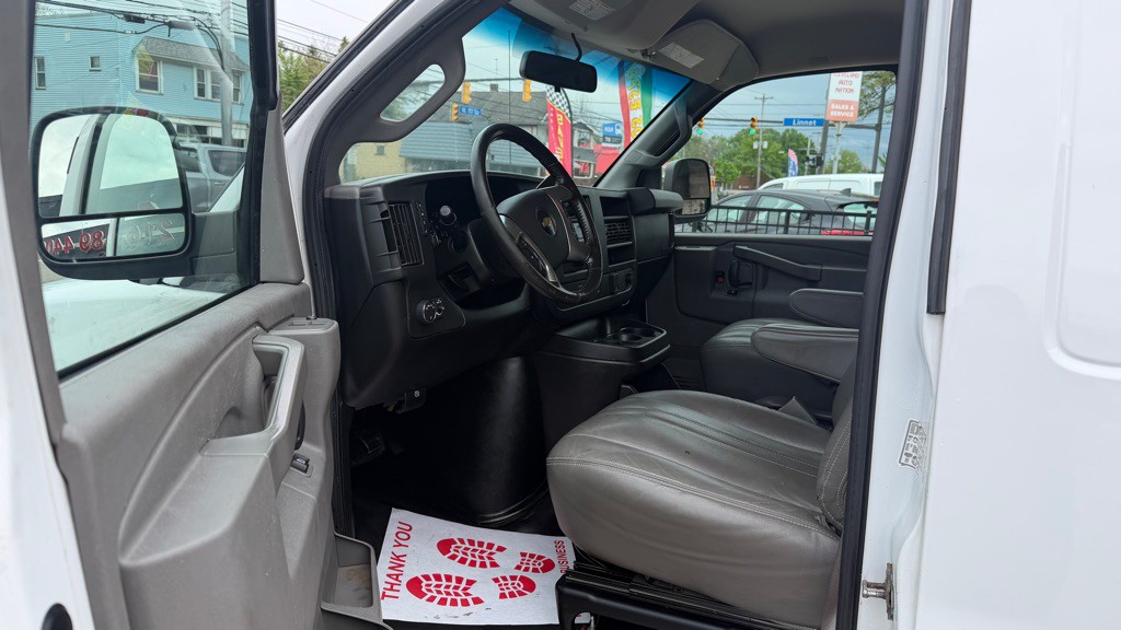 2018 Chevrolet Express Image 12