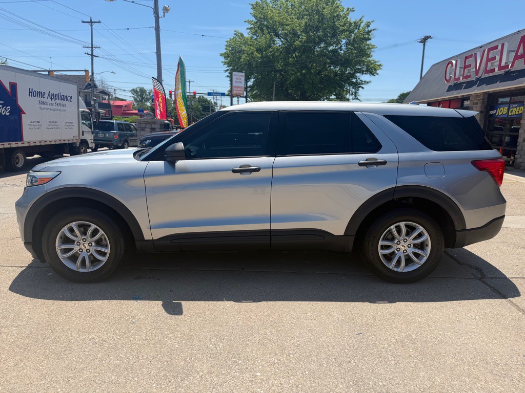 2020 Ford Explorer Image 2