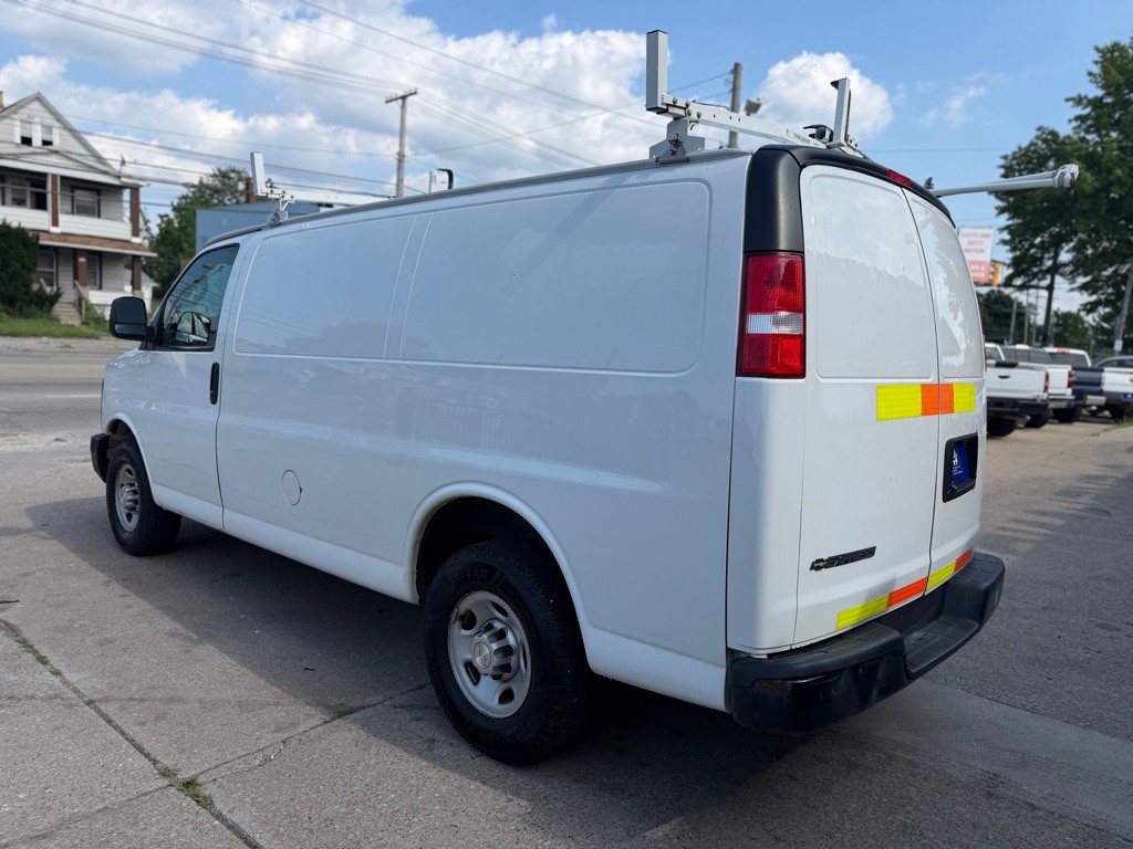 2017 Chevrolet Express Image 3