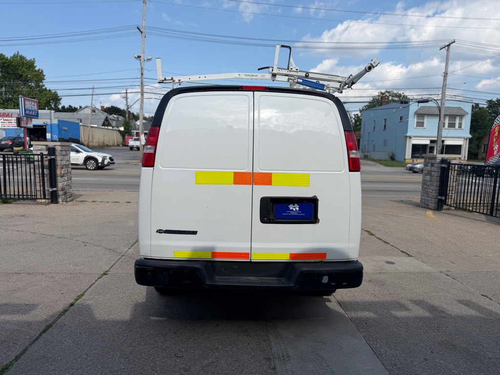 2017 Chevrolet Express Image 4