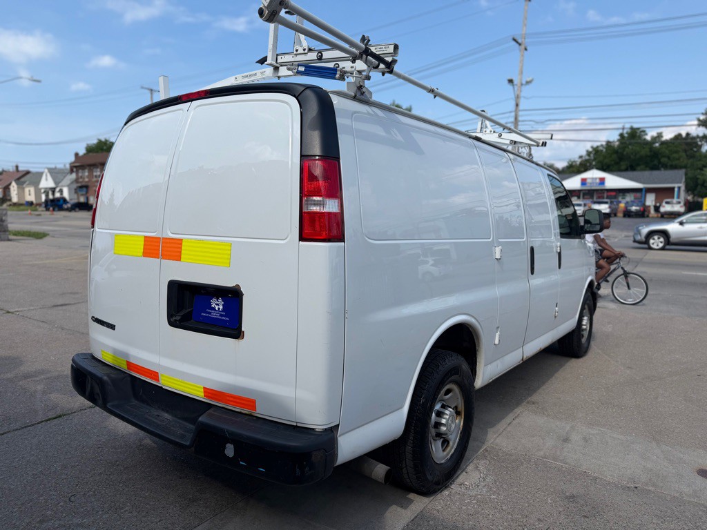 2017 Chevrolet Express Image 5