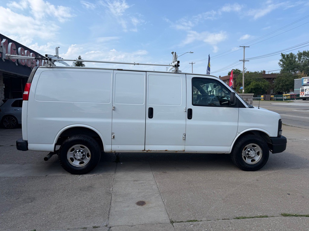 2017 Chevrolet Express Image 6