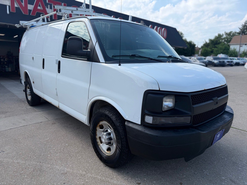 2017 Chevrolet Express Image 7
